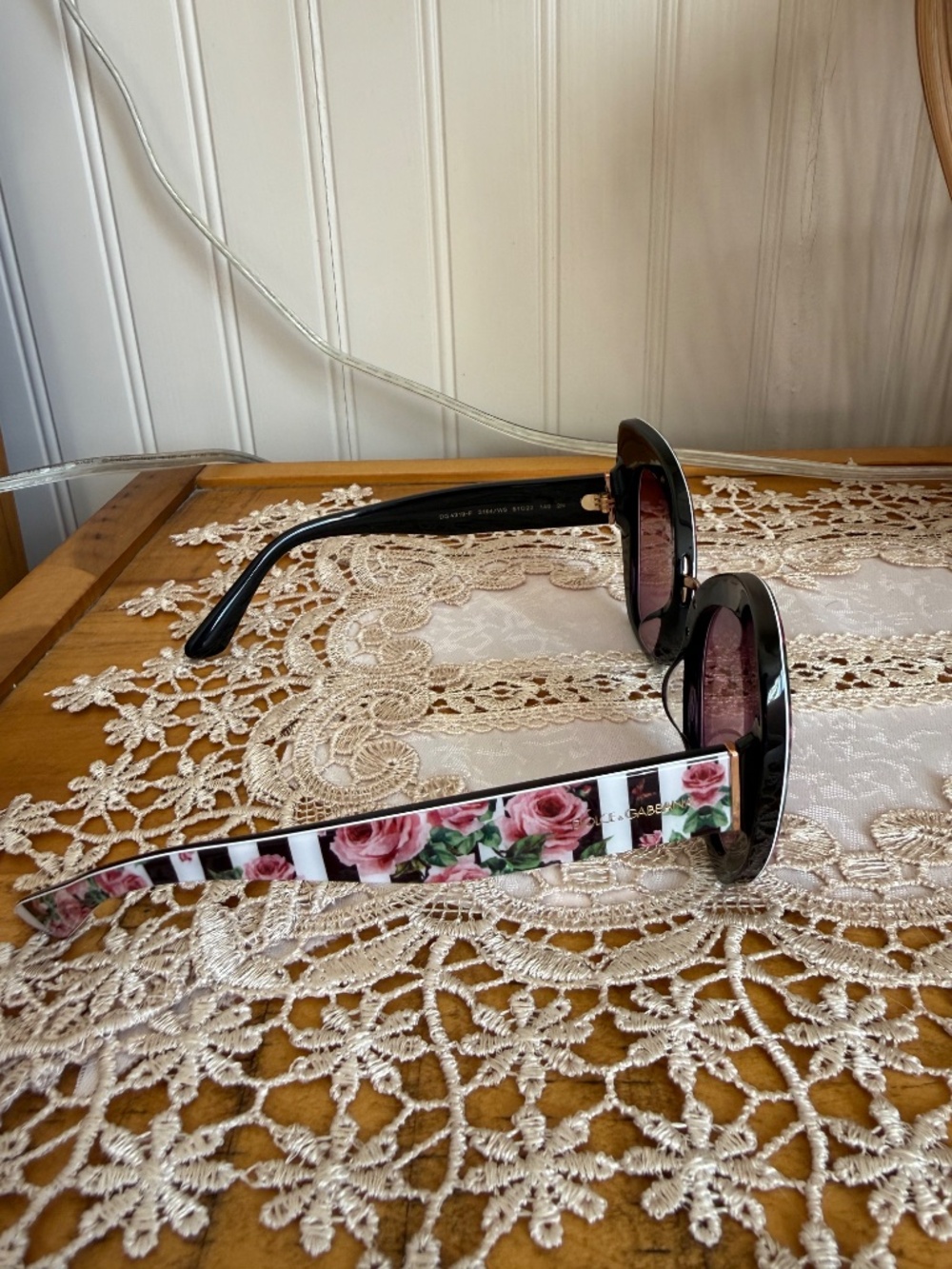 Dolce & Gabana floral sunglasses w/ case - Picture 3 of 6